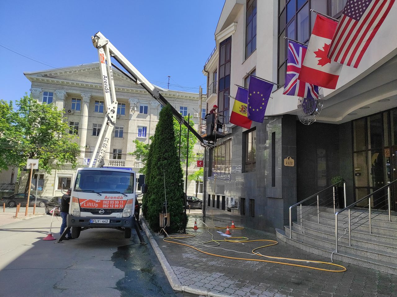 Spălare fatade, acoperis, la cladiri, oficii, case, etc! Aparat cu presiune + spalare manuala! foto 2