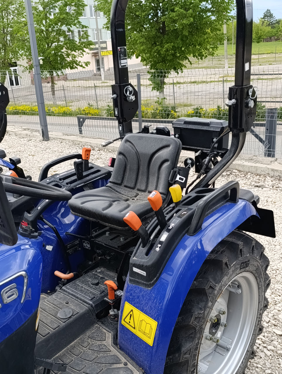 Tractoare noi cu garanție foto 3