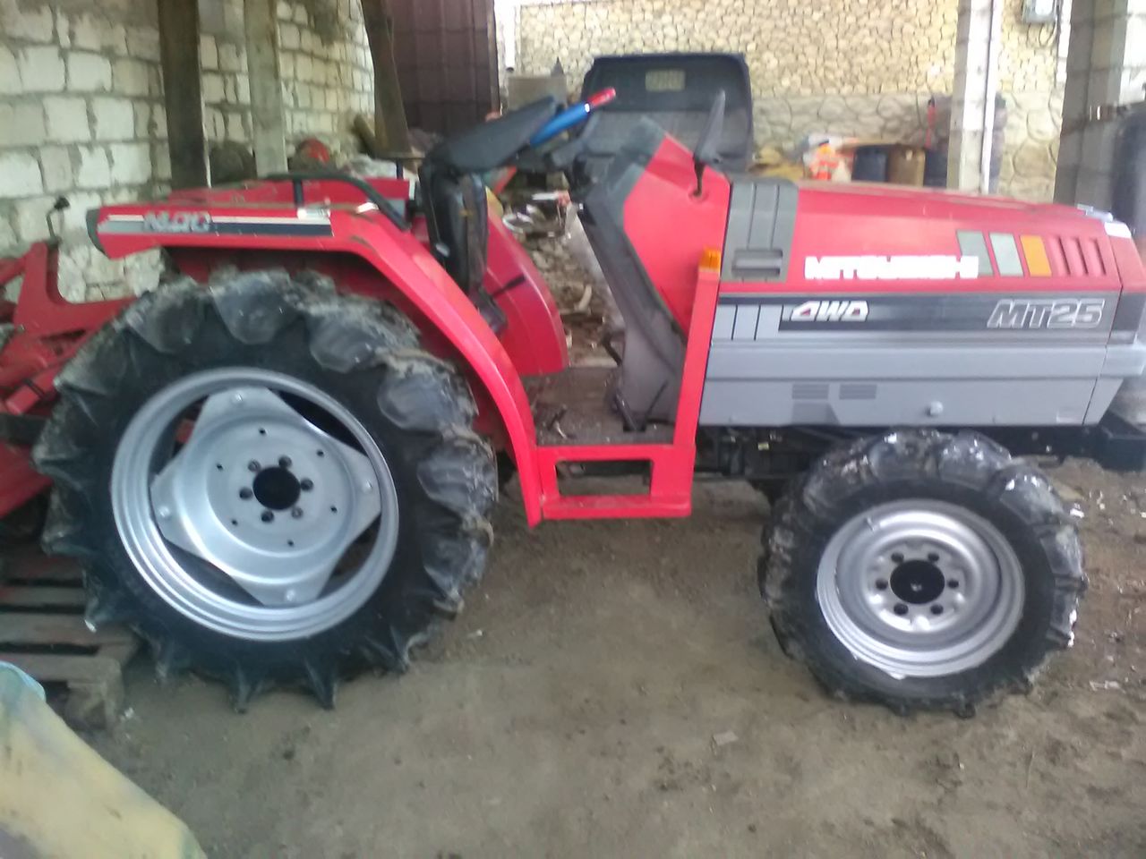 Vand tractor japonez Mitsubishi MT25Cu freza,cultivator,pritap