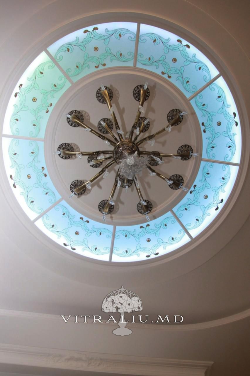 Tavane cu vitraliu şi decoraţiuni din sticlă / витражные потолки и декорации из стекла foto 3