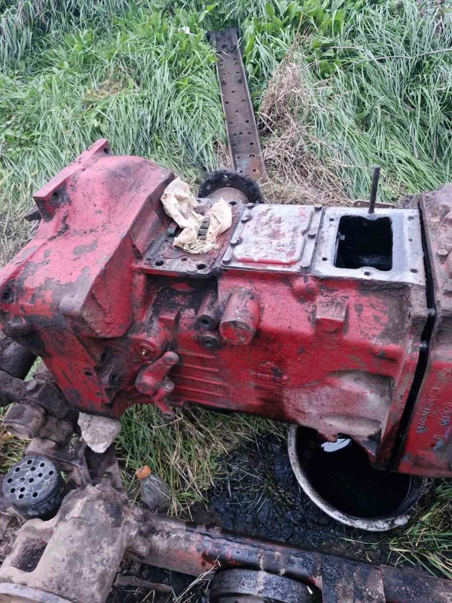 Promejutcă  scoasă de la vier motor d 240 motor scos de pe combaină  foto 3