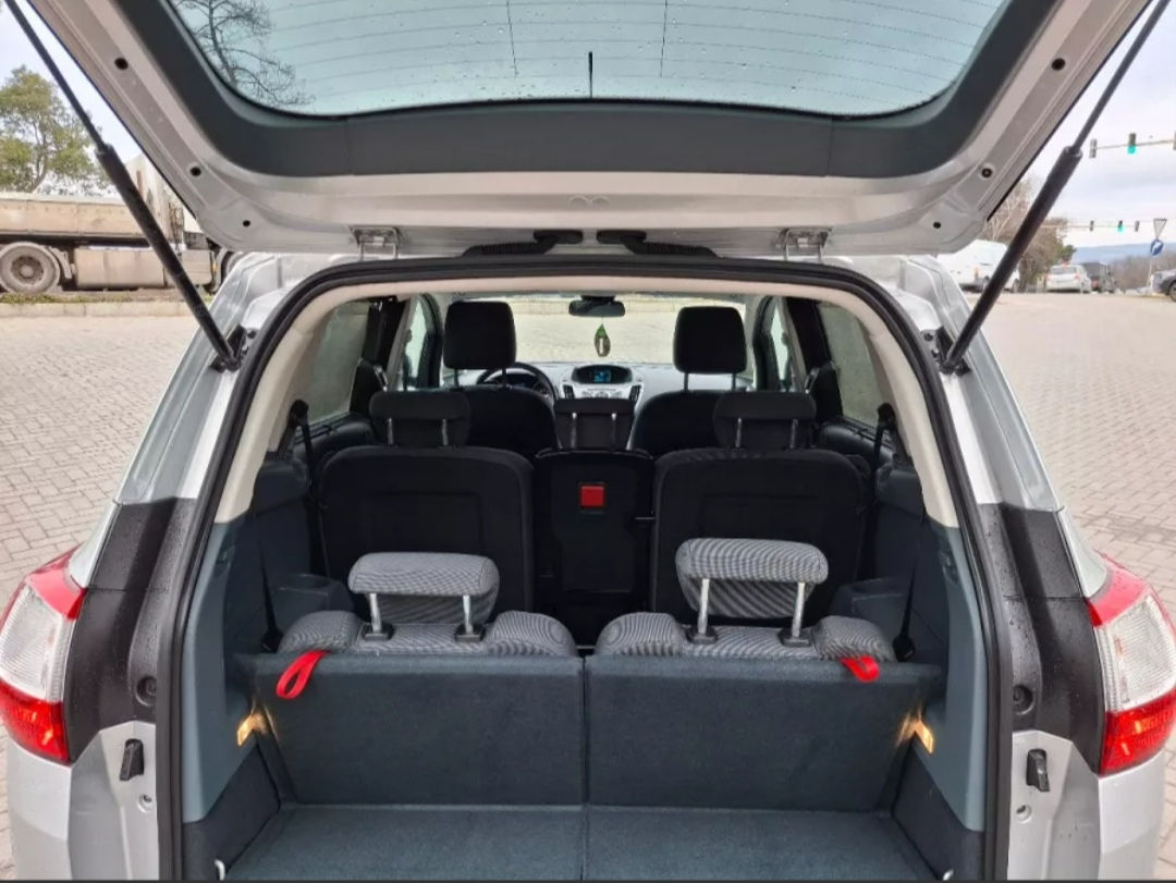 Ford Grand C-MAX фото 9