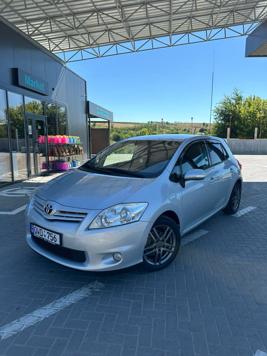 Toyota Auris фото 0