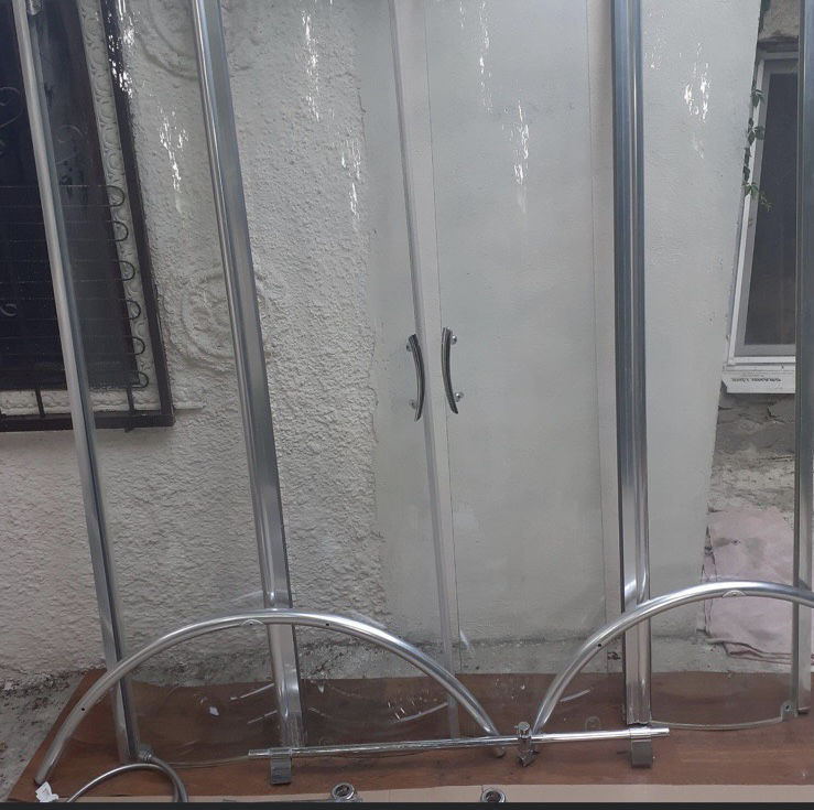 Продаю душевую кабину б/у произв,германия grohe 90/90 цена 1500лей