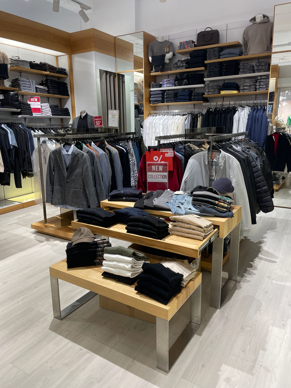 Se vinde magazin de haine in cc. Zity Mall фото 2