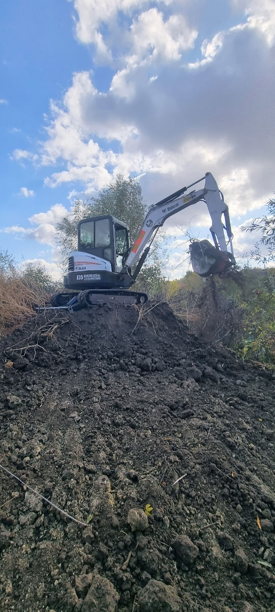 Bobcat excavator basculante gama de intrumente foto 13