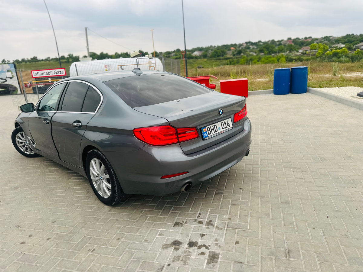 BMW 5 Series foto 2