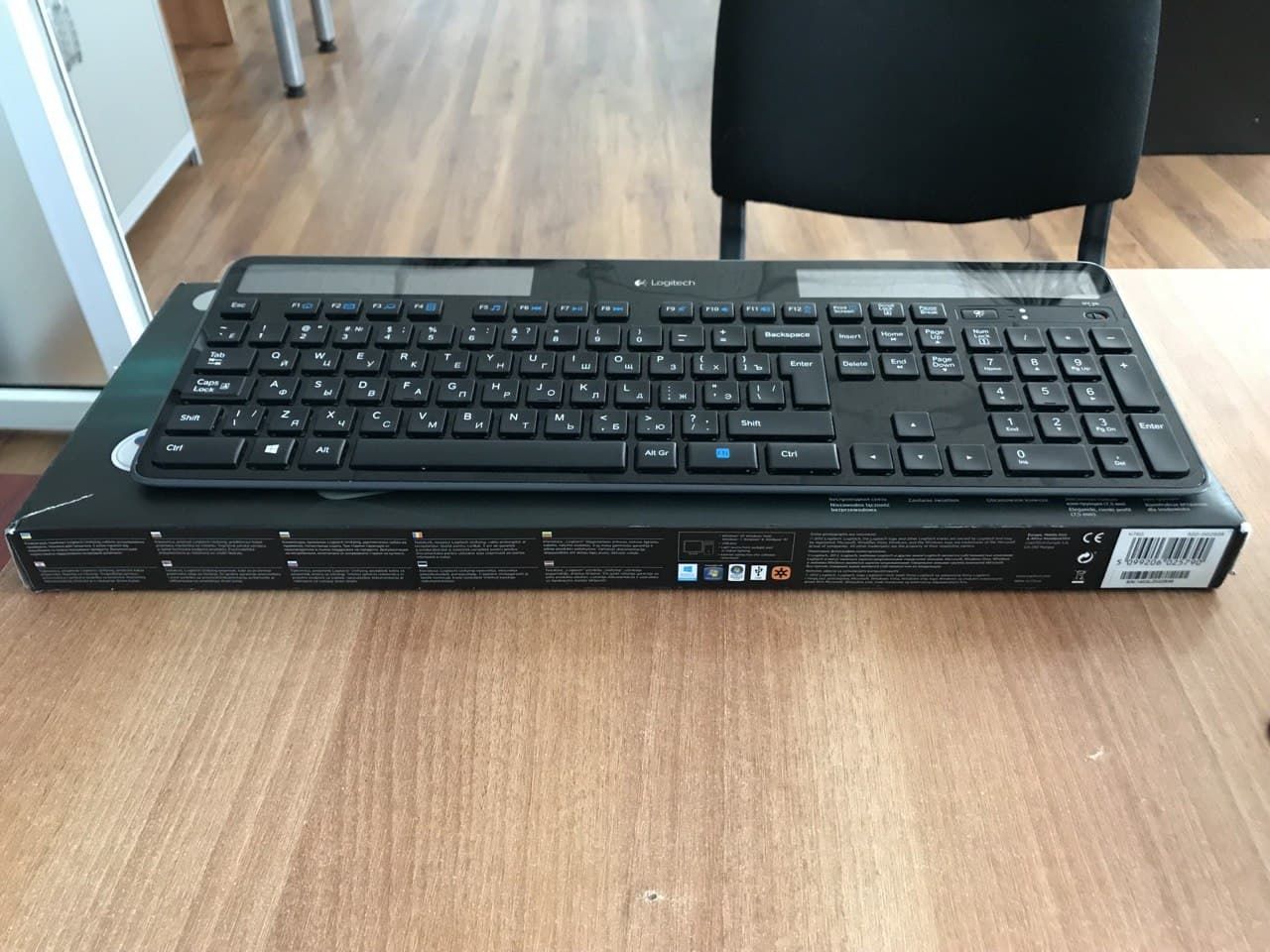 Logitech K750