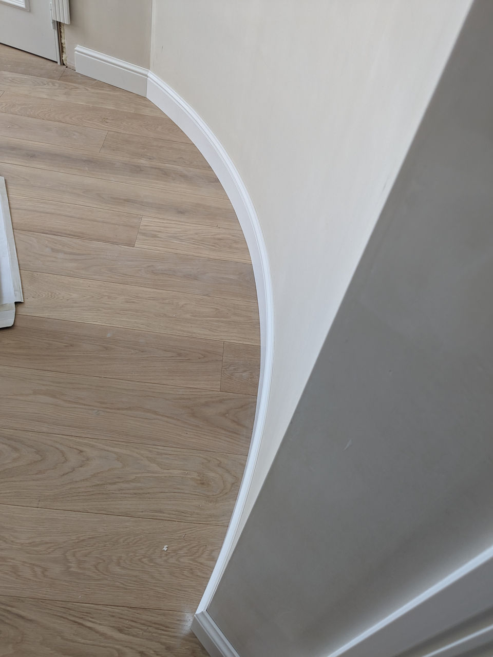 Instalare plintă MDF/Poliuretan și parchet laminat / монтаж плинтусов установка ламинатa foto 6