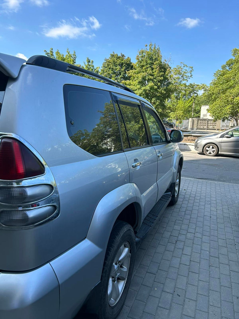 Toyota Land Cruiser Prado foto 2