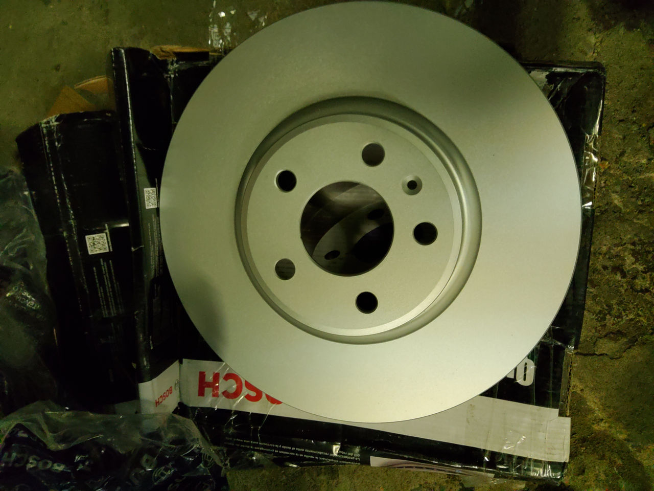 Тормозные диски Bosch QuietCast задние и передние 8R0615301, 8k0615601b