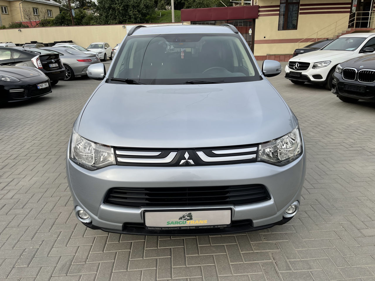 Mitsubishi Outlander foto 2