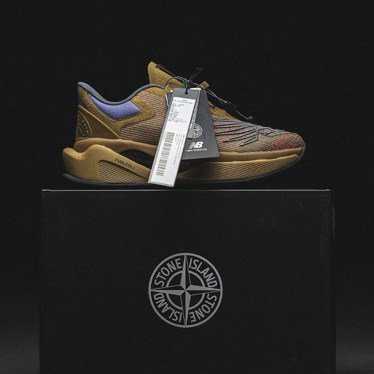 New Balance FuelCell Dark x Stone Island foto 1