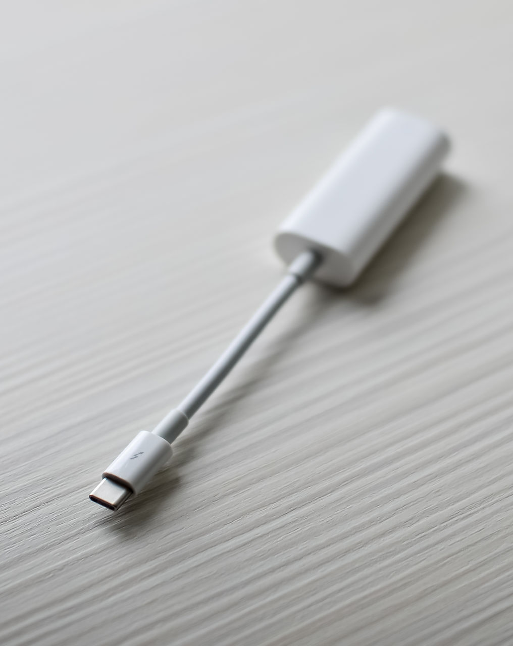 адаптер apple thunderbolt 3 (usb-c) на thunderbolt 2