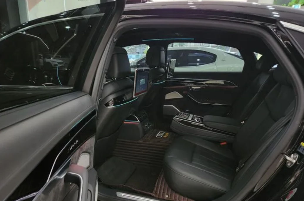 Audi A8 foto 14