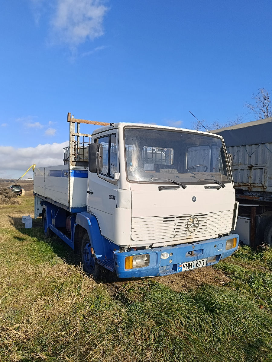 Mercedes 809 foto 1
