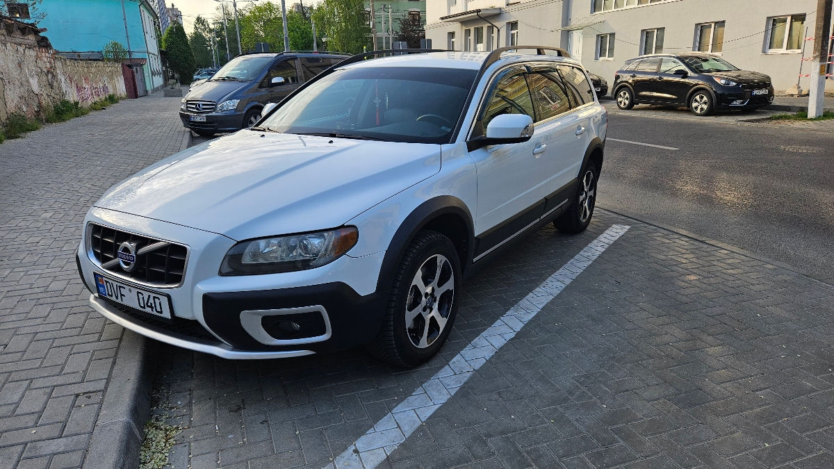 Volvo XC70 фото 1