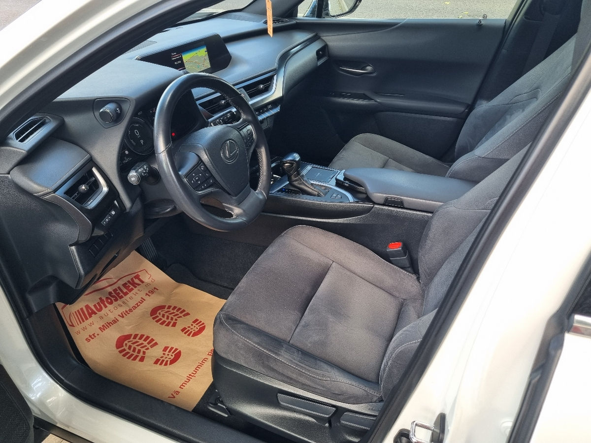 Lexus UX 2021 photo 9