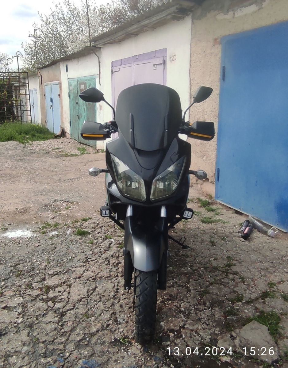 Suzuki V-Strom foto 1