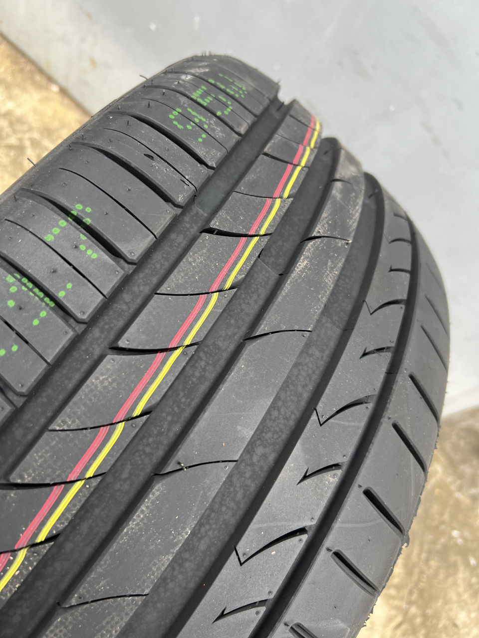 245/40 R17 Tracmax Xprivilo TX3/ Доставка, livrare toata Moldova foto 3