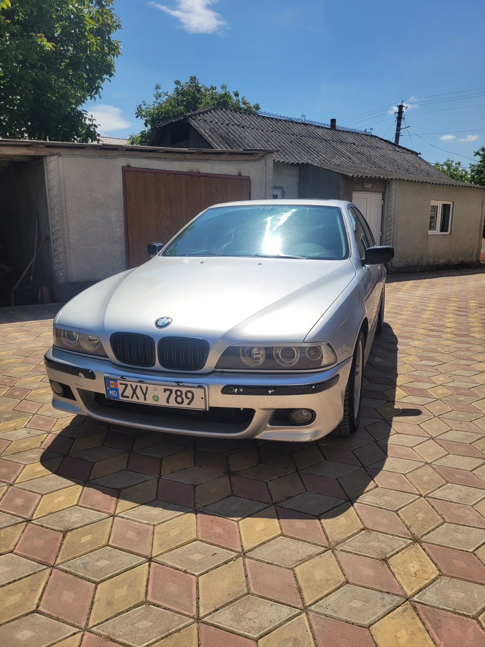 BMW 5 Series foto 0