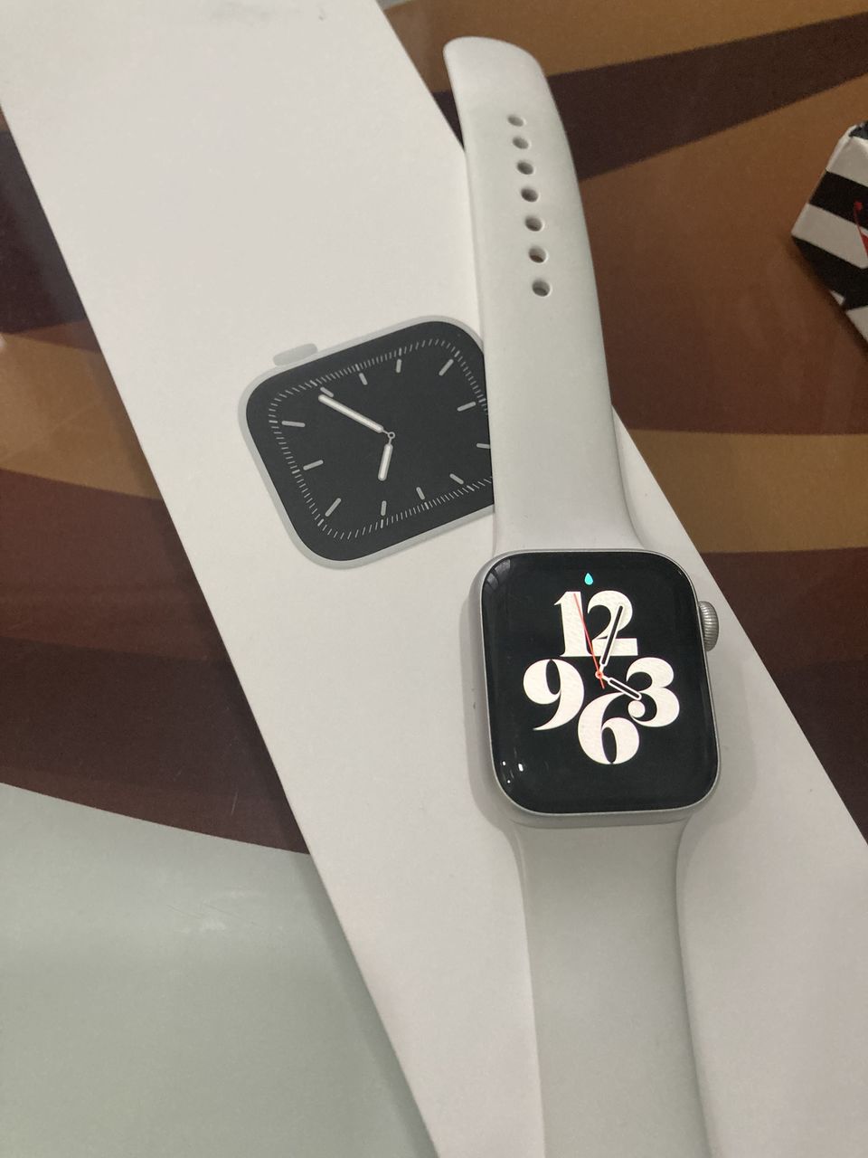 Продам часы apple watch 5 40mm