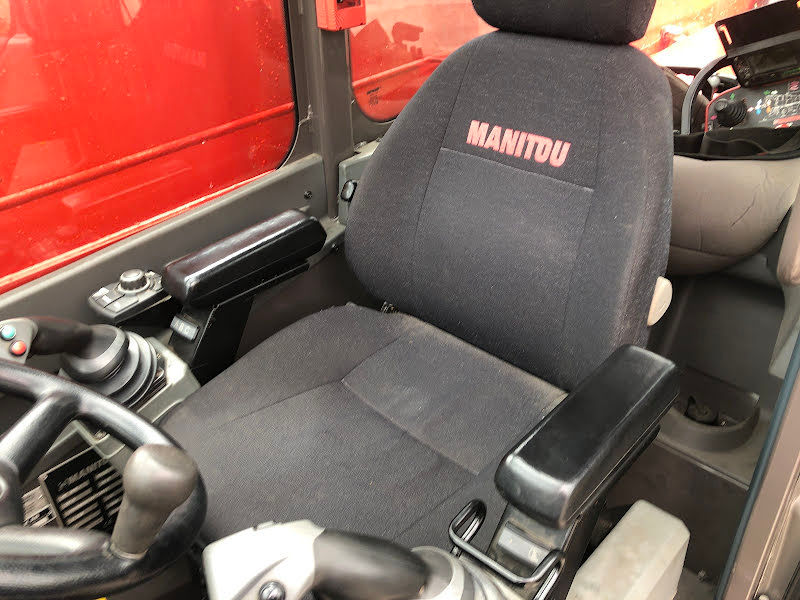 Телескопический погрузчик с поворотной башней Manitou MRT2470 фото 2
