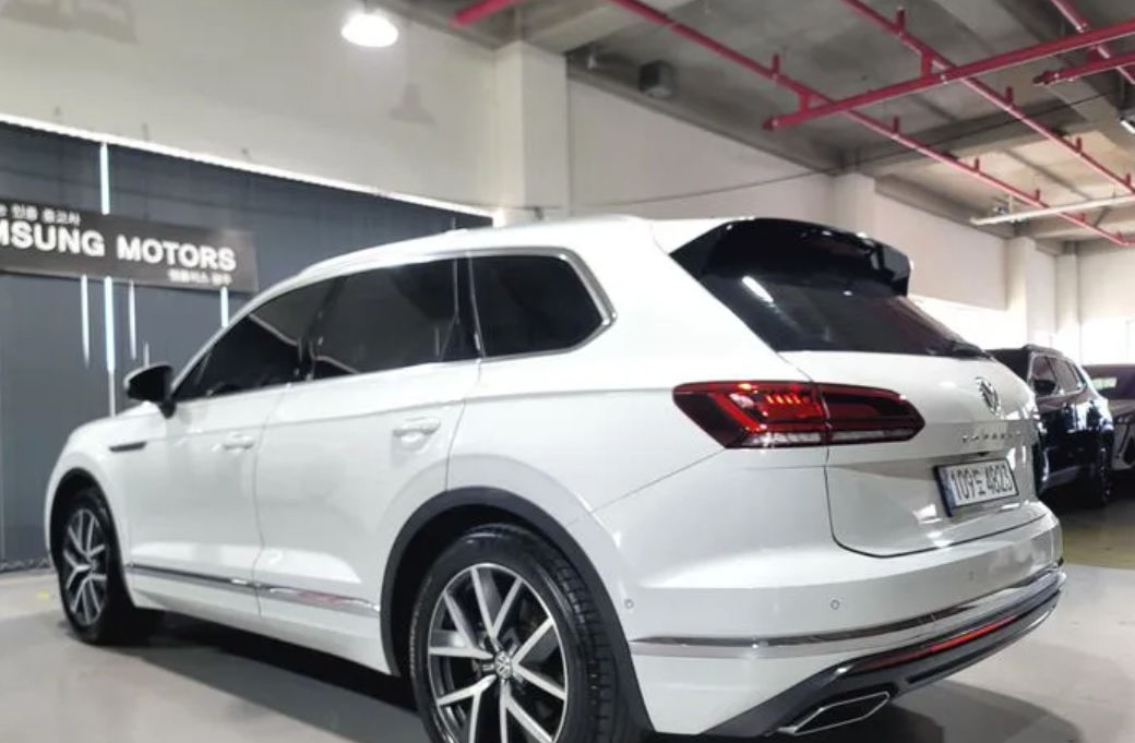 Volkswagen Touareg foto 1