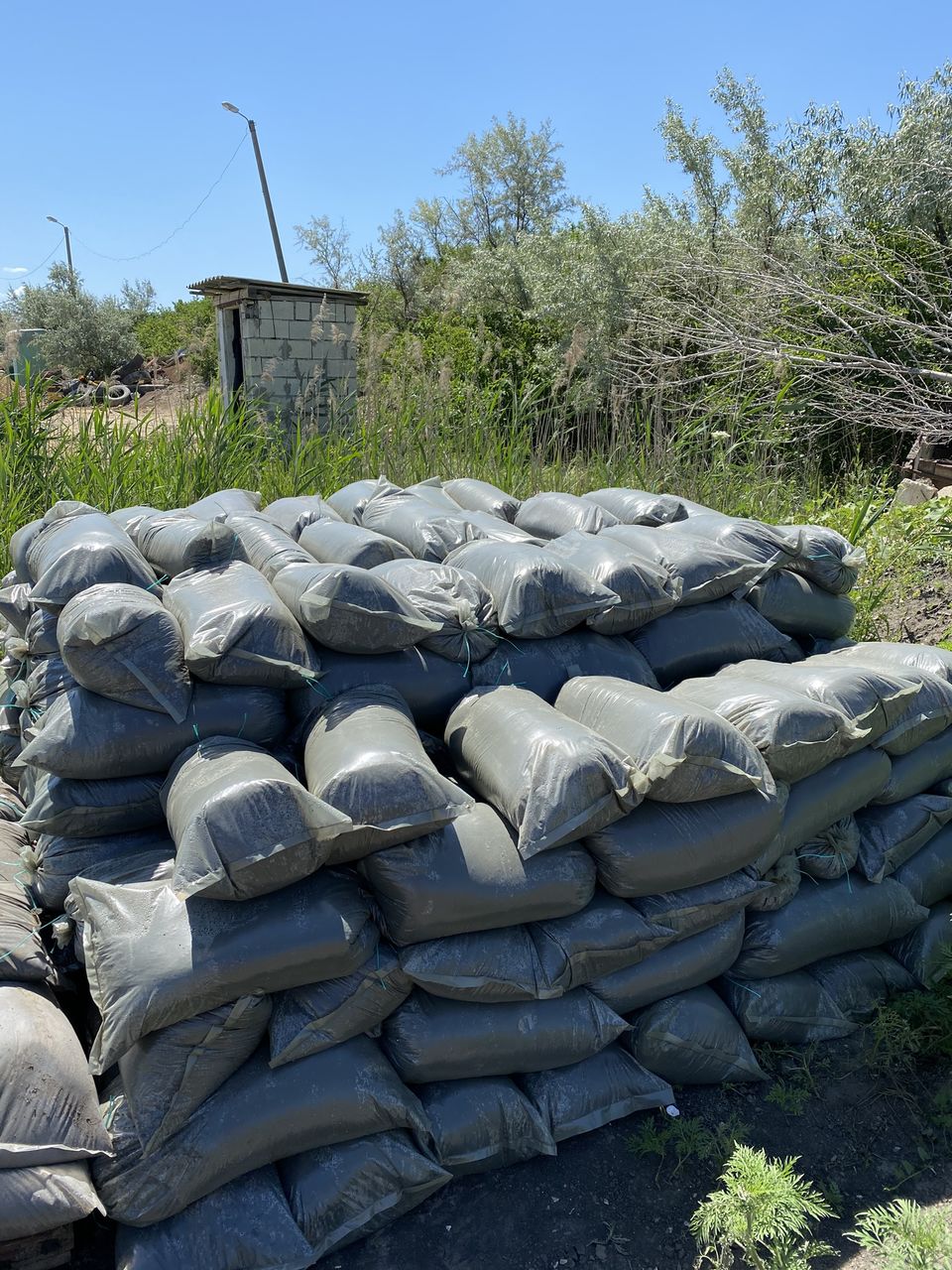 Сеяный чернозём в мешках