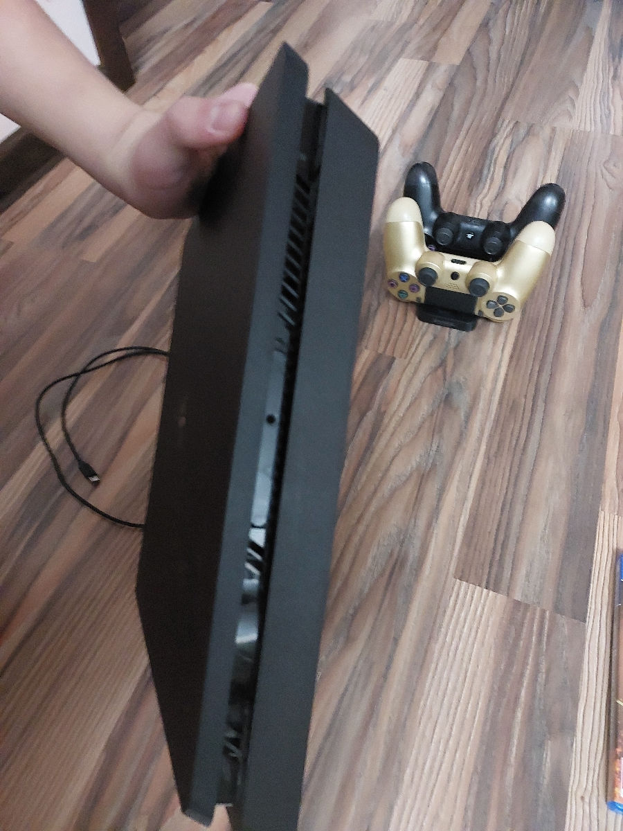 Ps4 slim 800gb foto 2