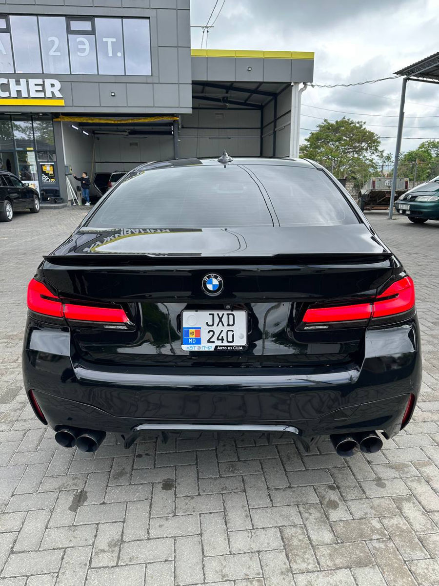 BMW 5 Series фото 7
