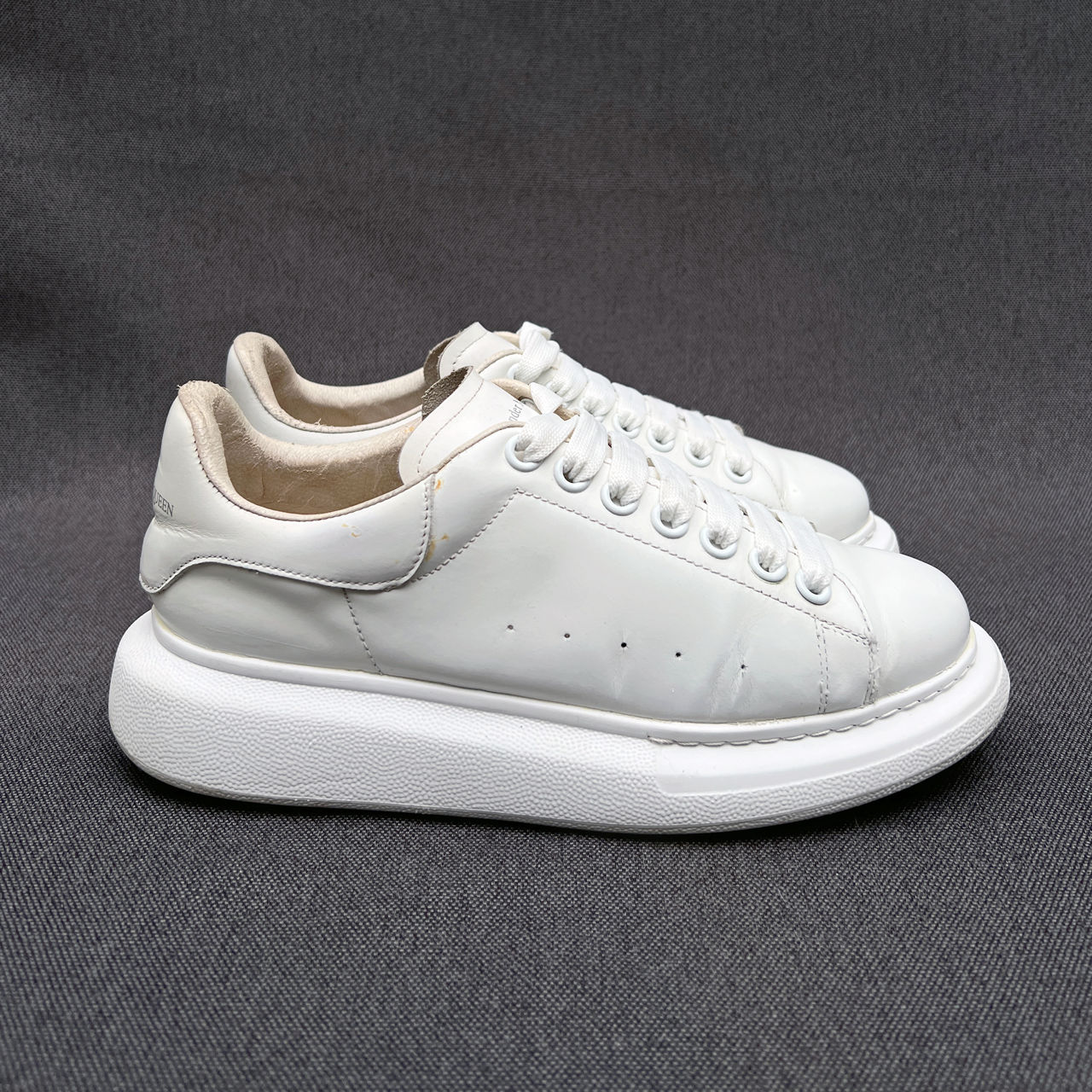 Alexander McQueen Oversized Sneakers. Размер 38. Оригинал. В хорошем состоянии. foto 4