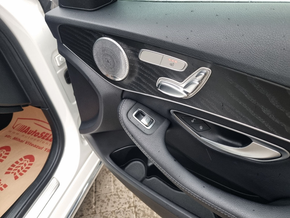 Mercedes C-Class 2017 photo 18