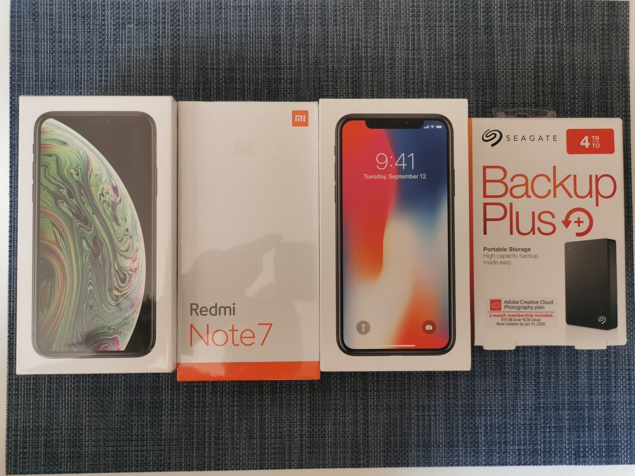 iPhone XS 256 Gray-19.500 лей. Xiaomi Redmi Note 7 128Gb Blue-3.799 лей.  Seagate HardDisk 4 Tb-1499