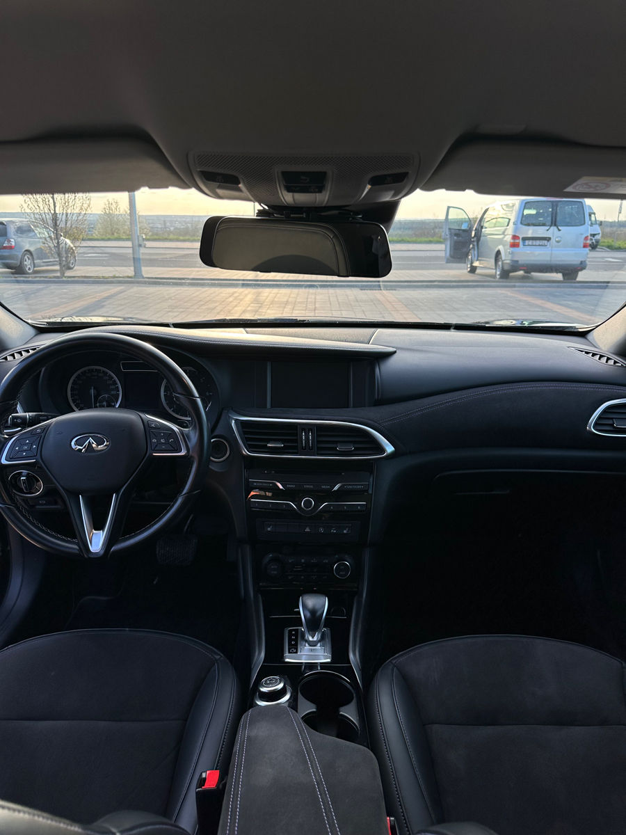 Infiniti Q30 фото 5