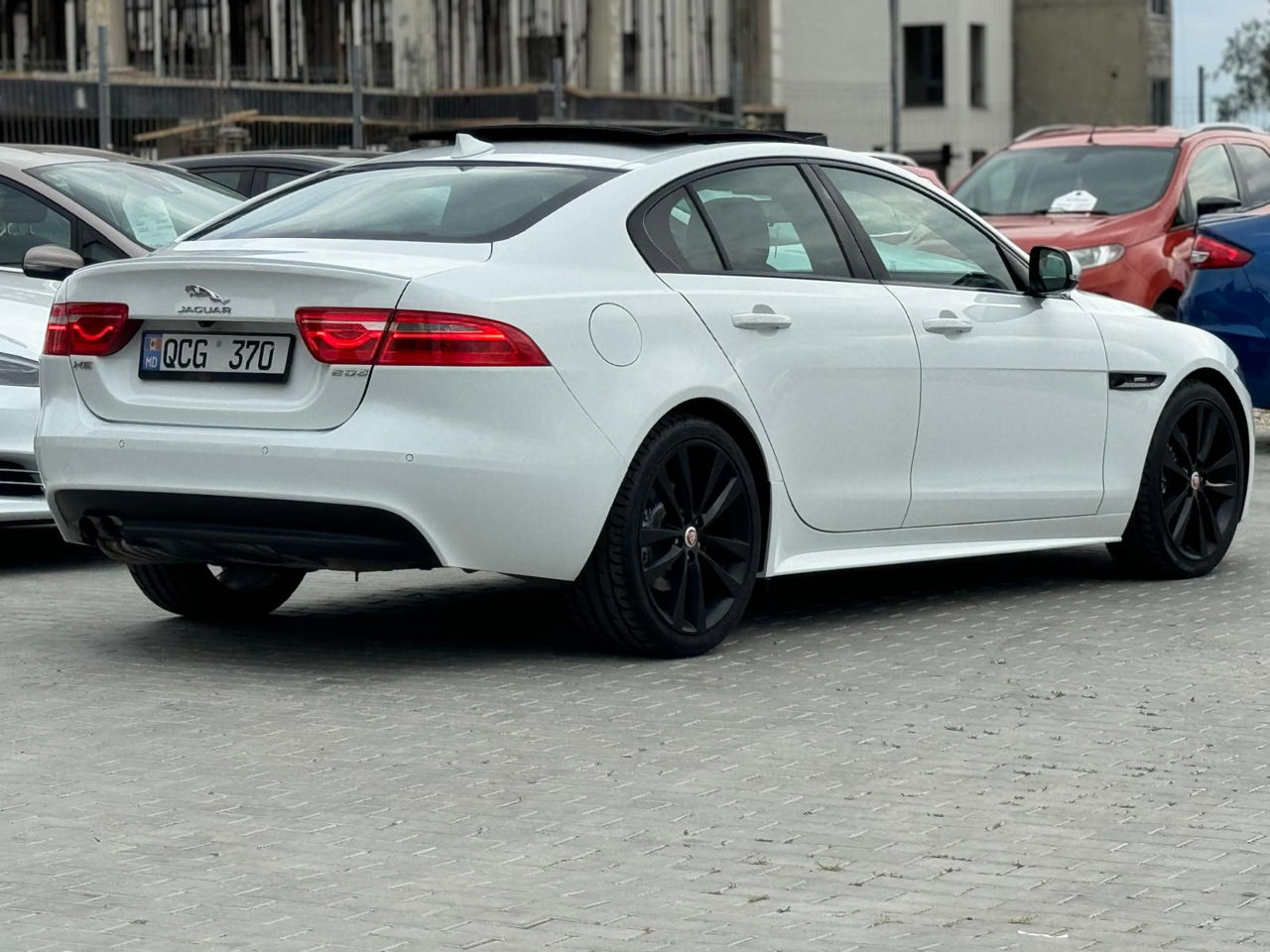 Jaguar XE foto 2