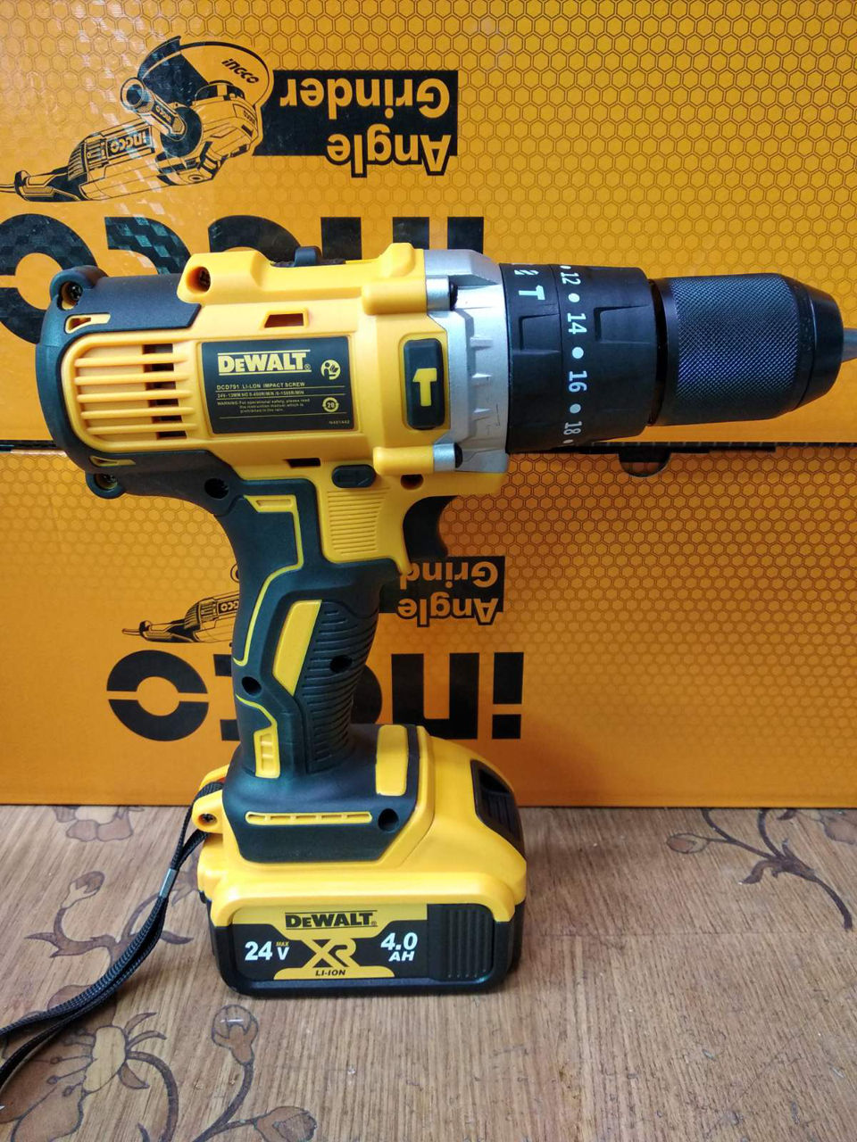Ударный шуруповёрт DeWalt