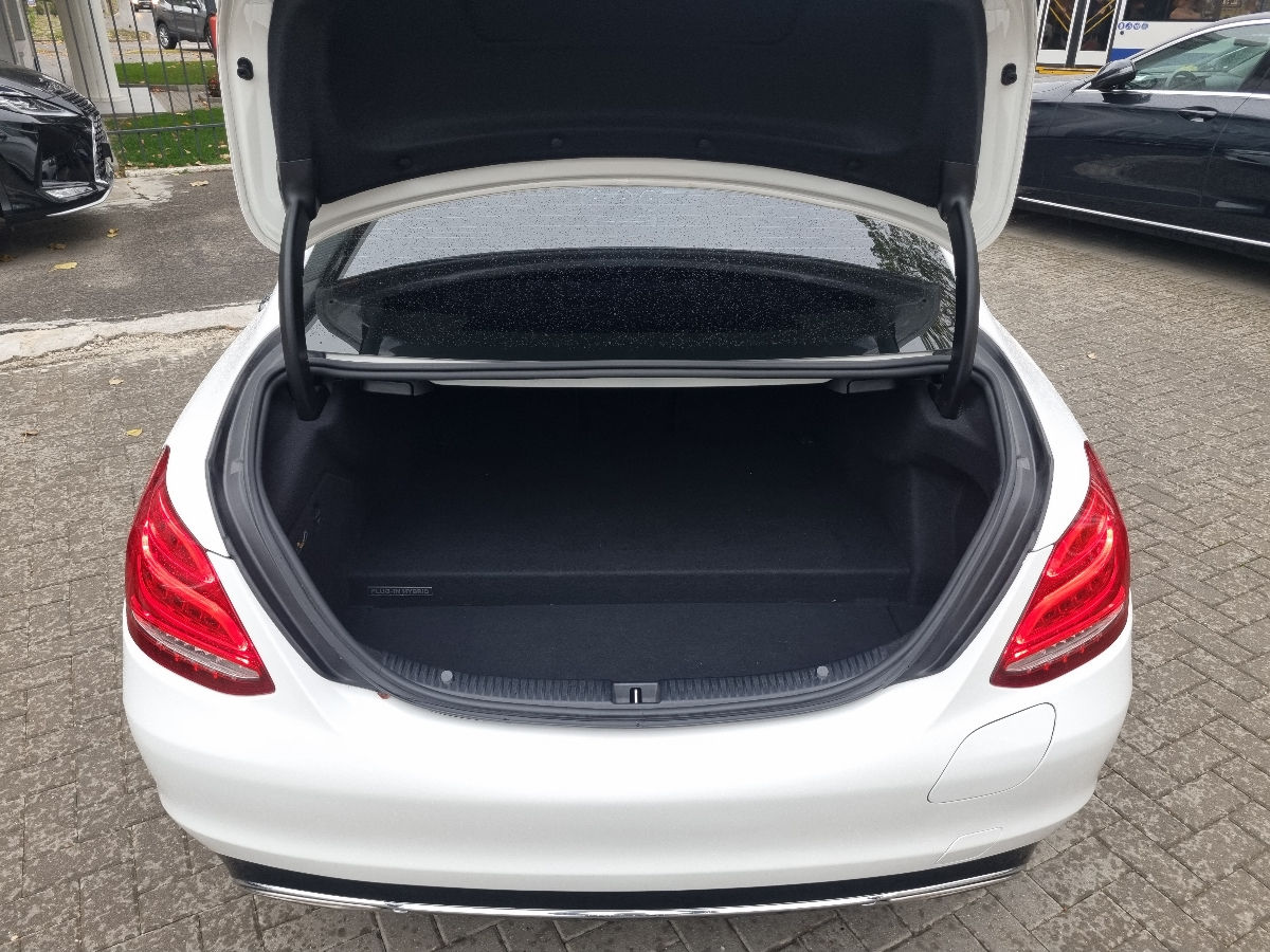 Mercedes C-Class 2017 photo 17