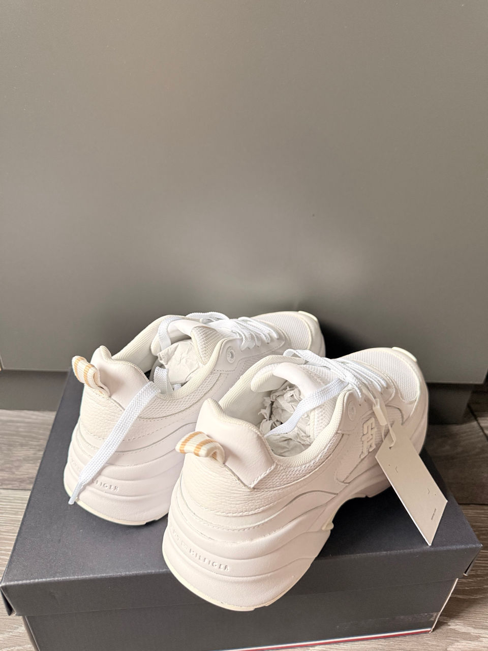 Adidași Tommy Hilfiger pentru femei foto 2