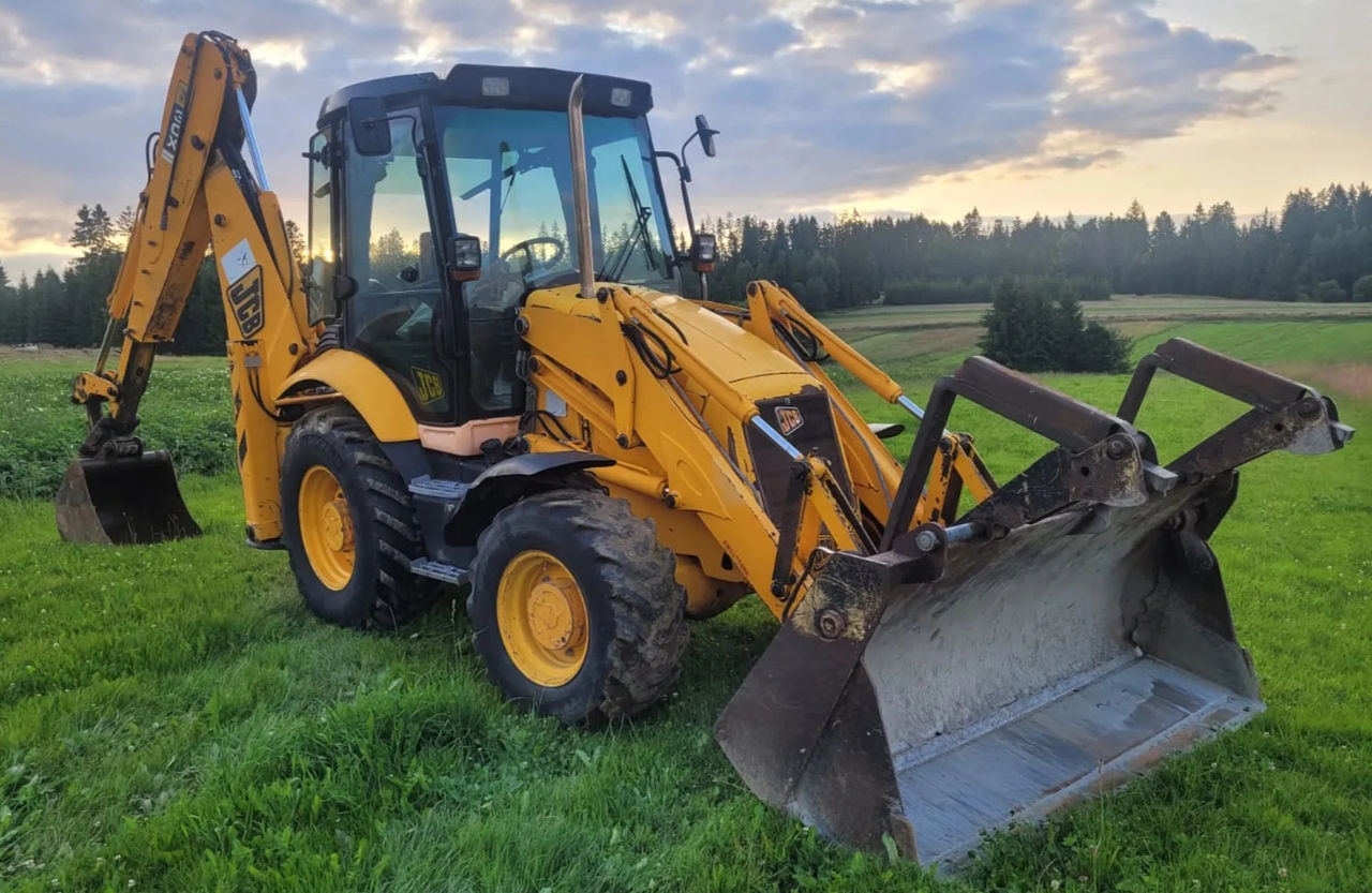 Экскаватор - погрузчик JCB 3CX Contractor foto 0