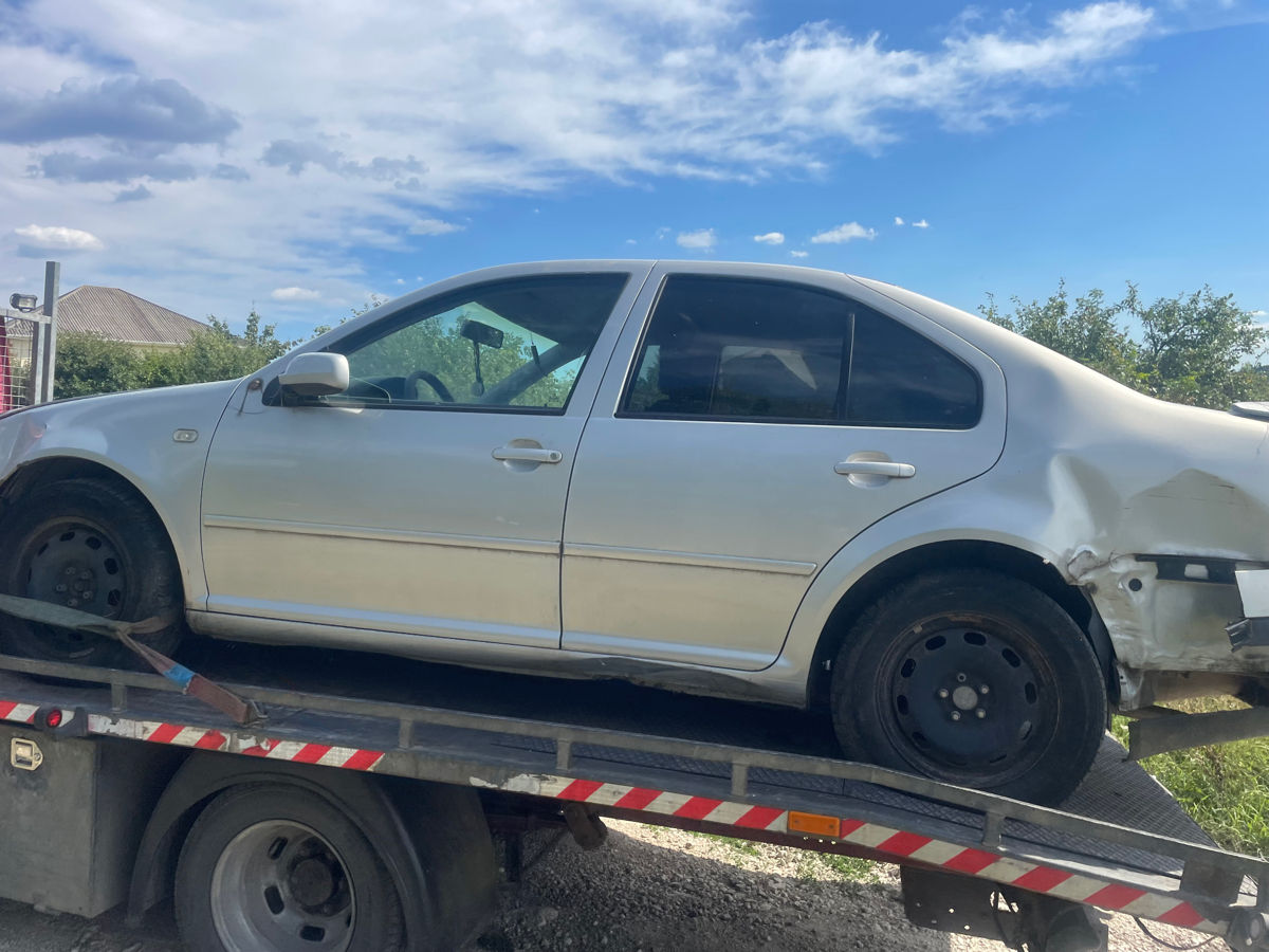 Volkswagen Bora 2004 г. с пробегом 12345 км, Бензин, 1000 €