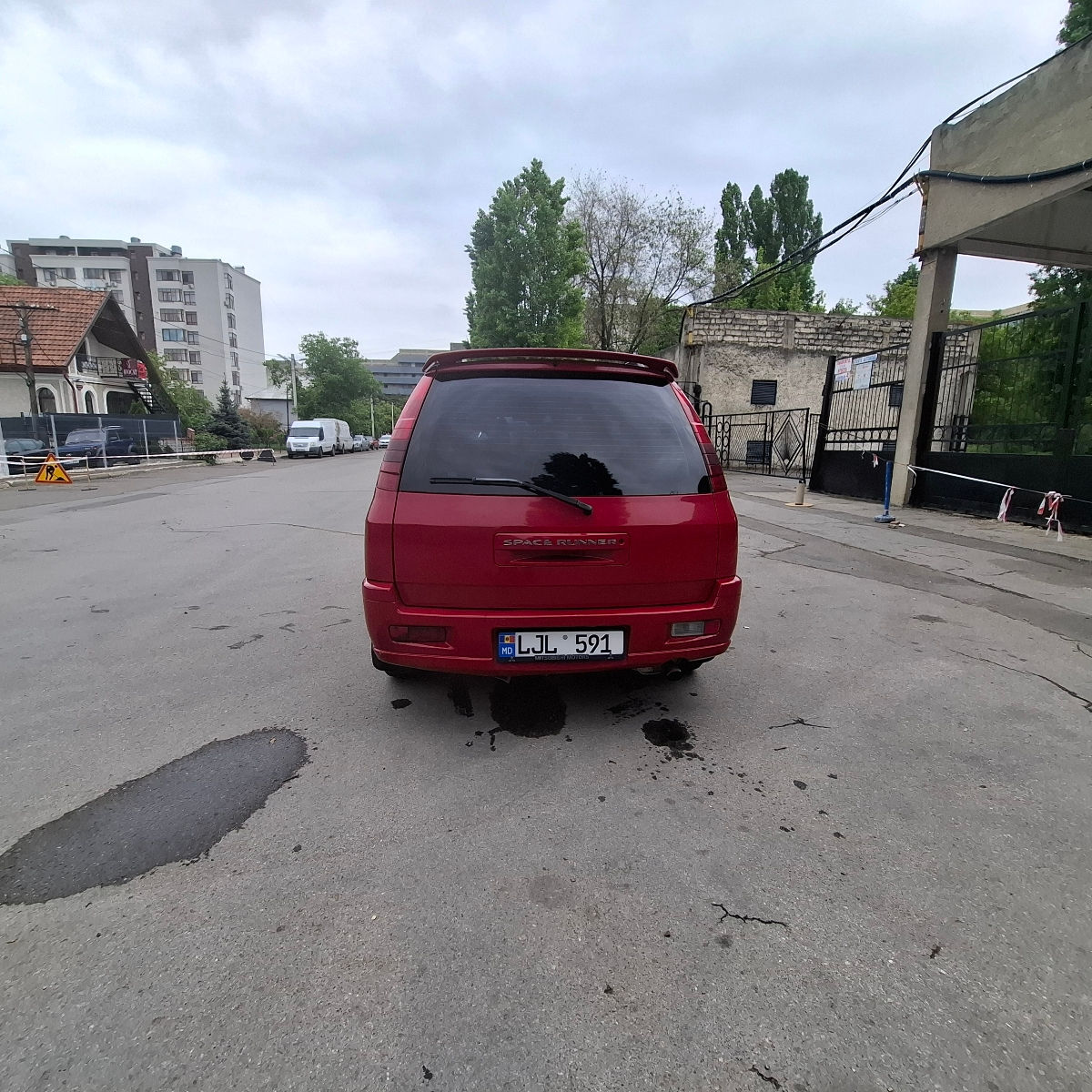 Mitsubishi Space Runner foto 2