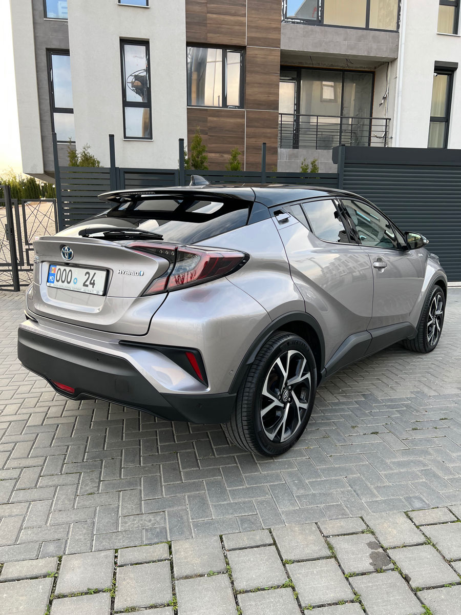 Toyota C-HR foto 2