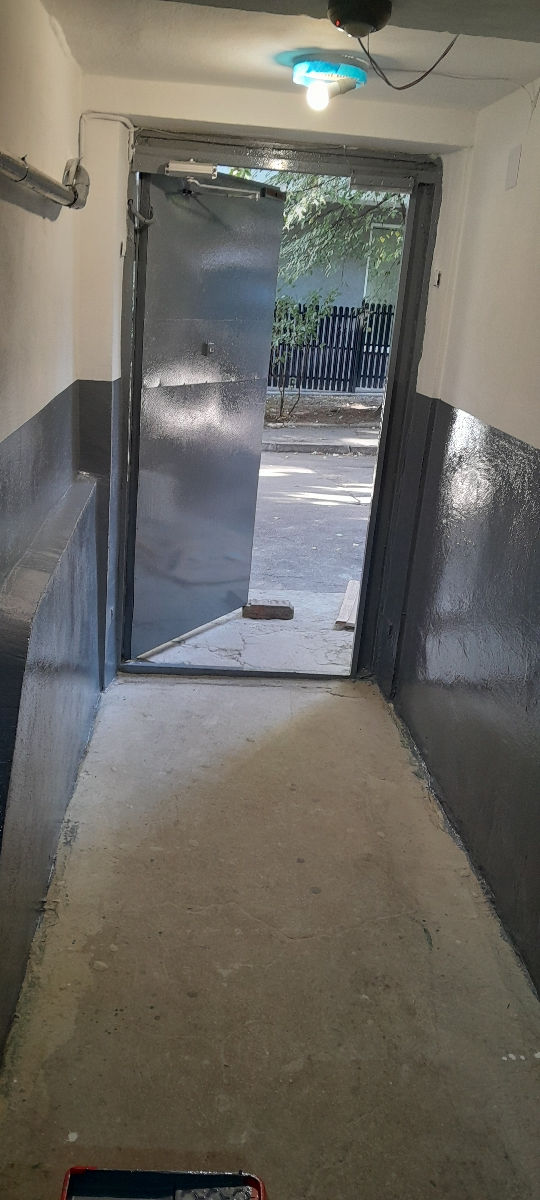 Reparatie cosmetica in scara blocului foto 2
