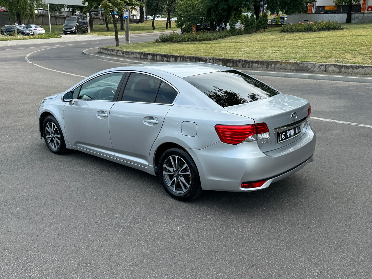 Toyota Avensis foto 7