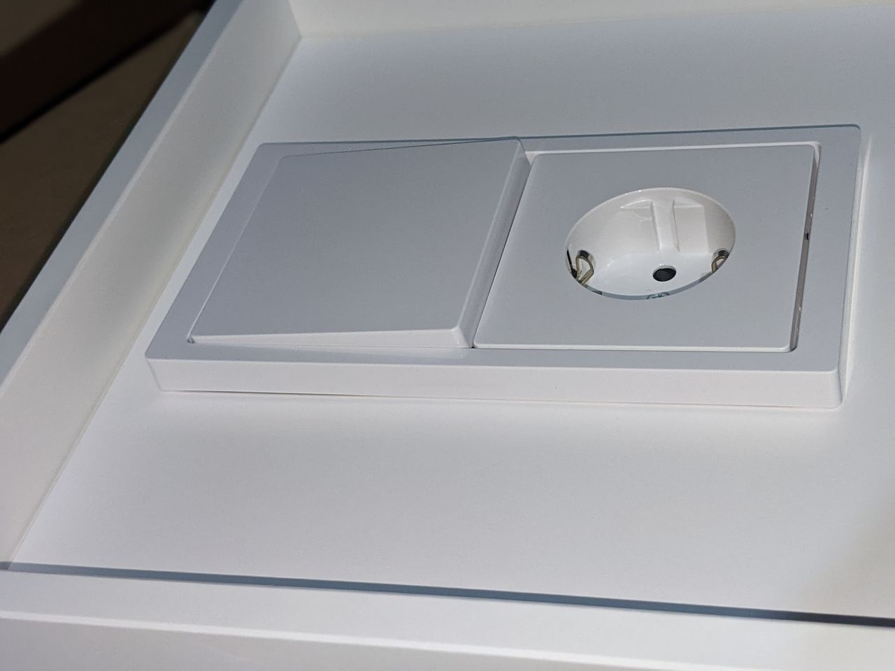 Furnitura Electrică de la Schneider Electric , Legrand și ABB foto 6