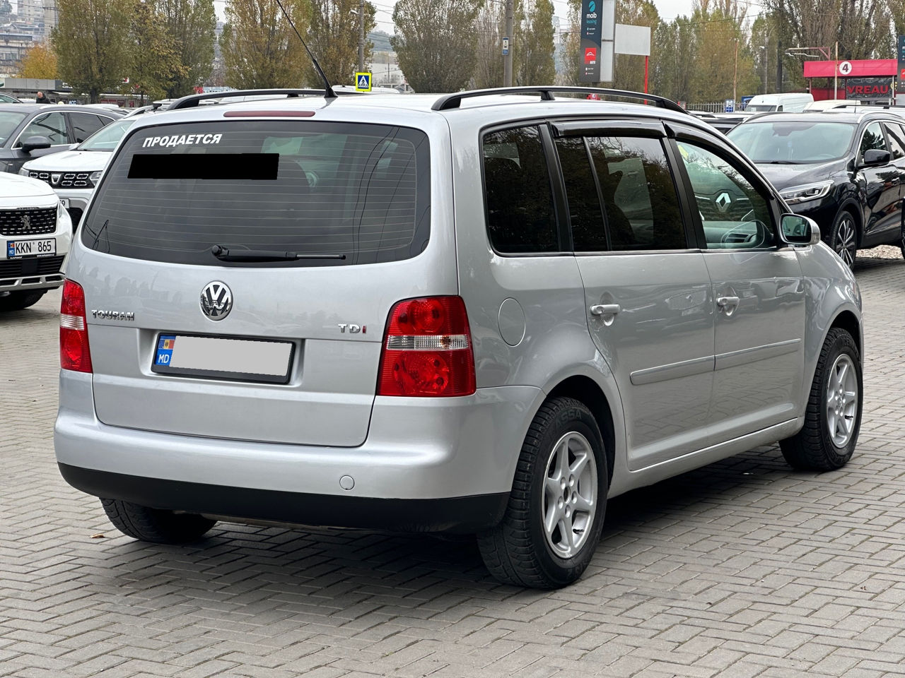 Volkswagen Touran foto 2