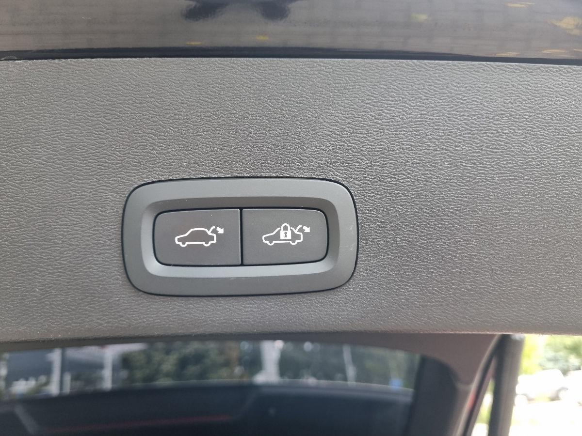 Volvo XC40 2023 photo 18