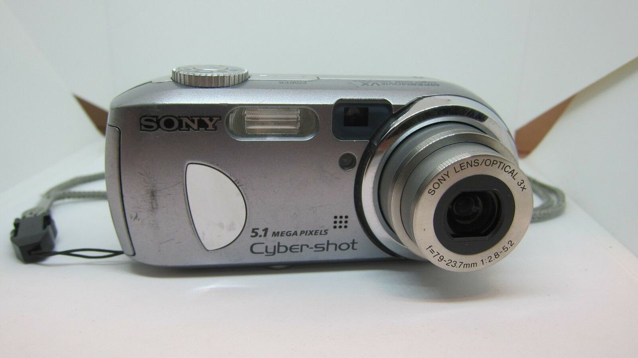 Цифровой фотоаппарат Sony Cybershot DSCP93