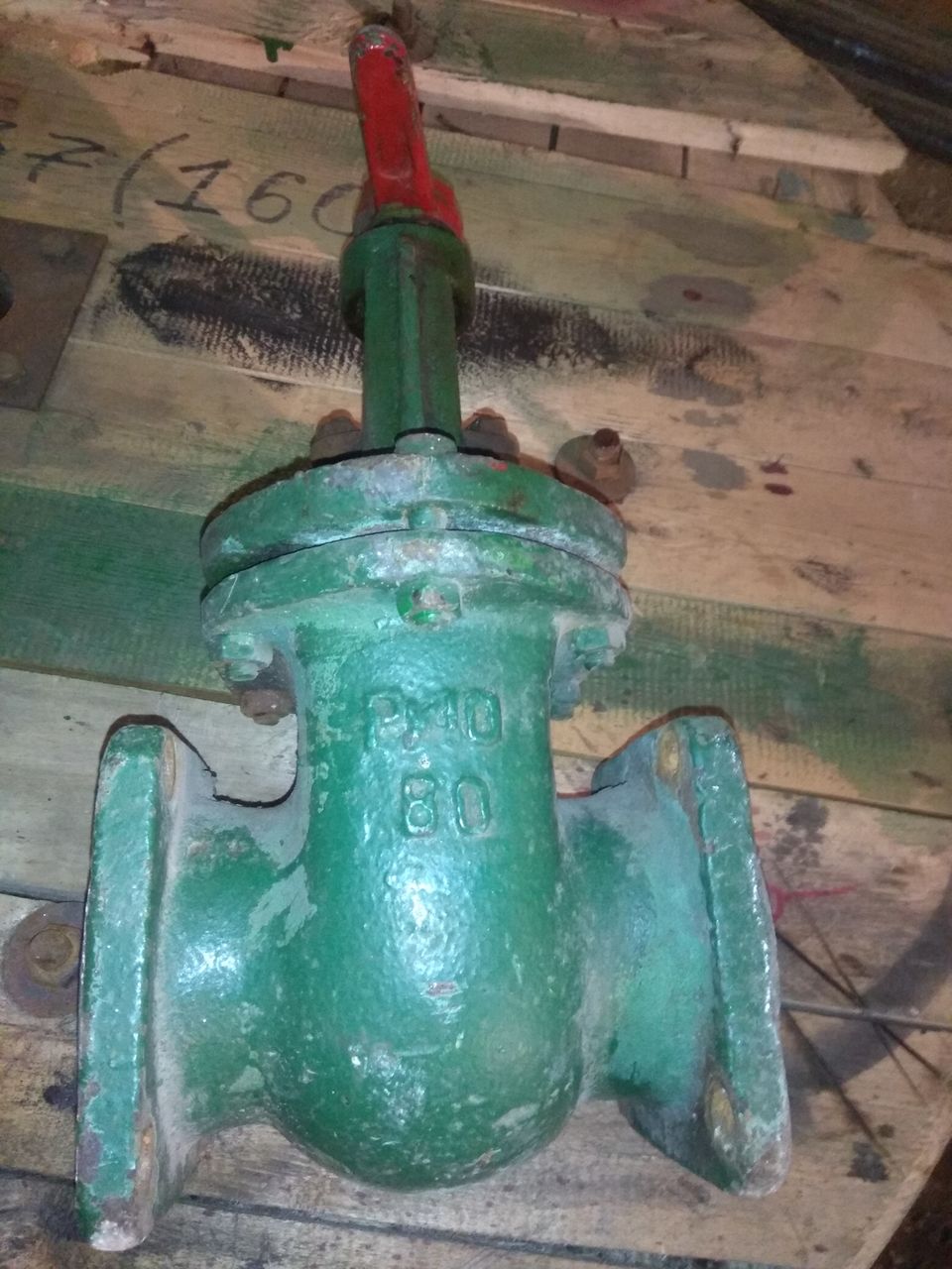 Кран задвижка чугунная